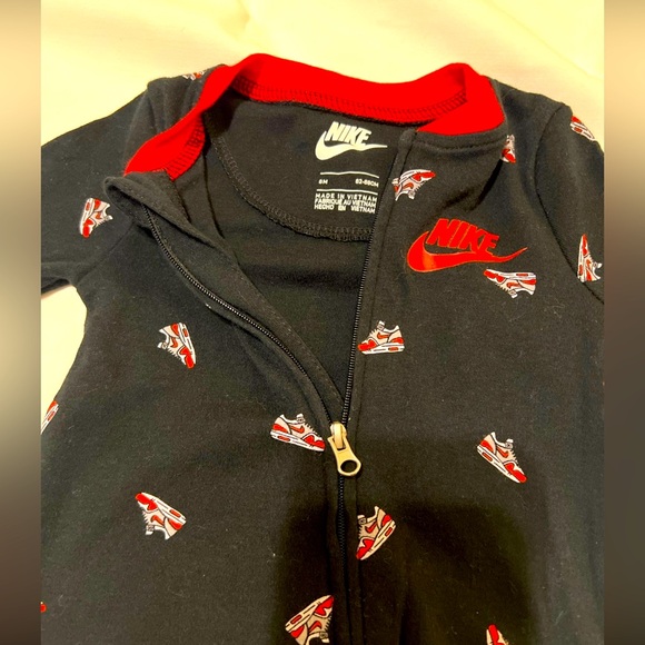 Nike Baby Graphic Footed Onesie - Size 6M - Long Sleeve - Picture 2 of 4